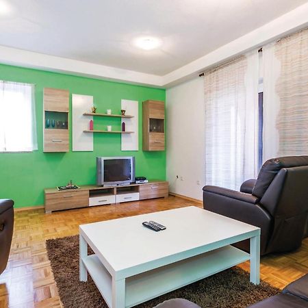 Stunning Apartment In Матульи Экстерьер фото